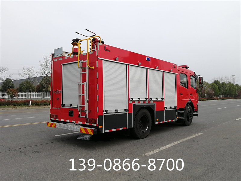 東風(fēng)145泡沫消防車(chē)（5.3噸）圖片