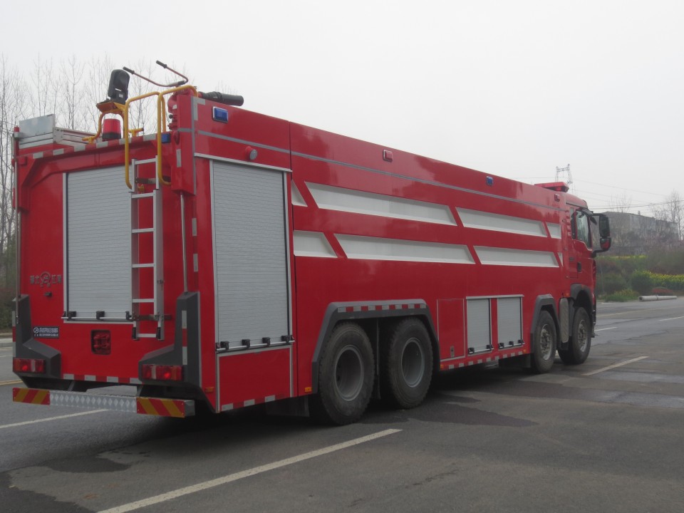 豪沃前四后八水罐消防車(chē)（24噸）圖片